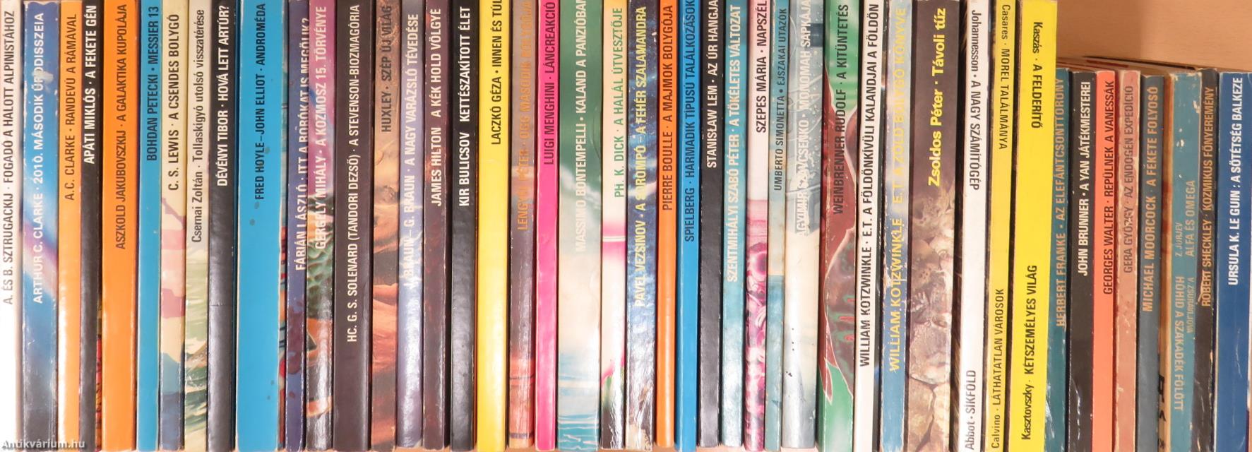 "45 kötet a Kozmosz Fantasztikus Könyvek sorozatból (nem teljes sorozat)"