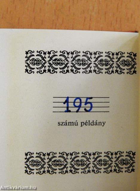 Iniciálék az Egyetemi Nyomda XVI-XVIII. századi kiadványaiban (minikönyv) (számozott)