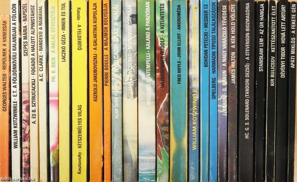 "25 kötet a Kozmosz Fantasztikus Könyvek sorozatból (nem teljes sorozat)"