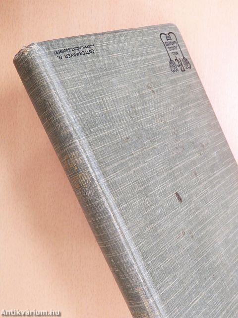 "30 kötet a Mikszáth Kálmán munkái sorozatból (nem teljes sorozat)"