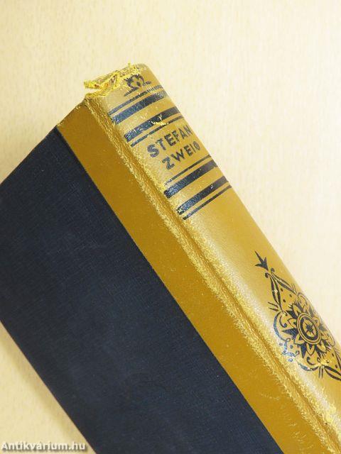 "50 kötet háború előtti szépirodalmi regény"