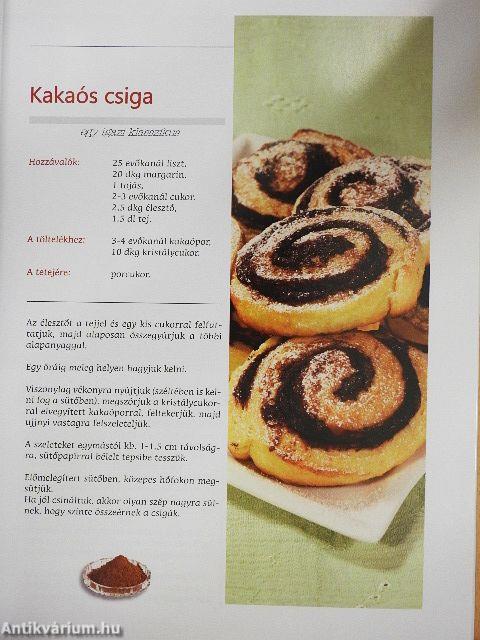 Édes házi sütemények kanállal kimérve