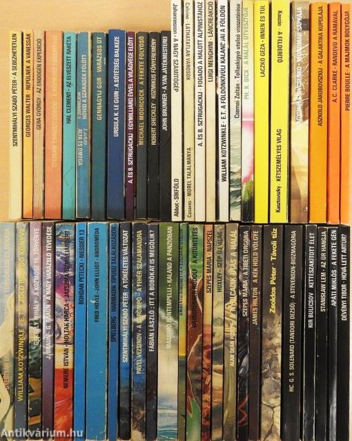 "50 kötet a Kozmosz Fantasztikus Könyvek sorozatból (nem teljes sorozat)"