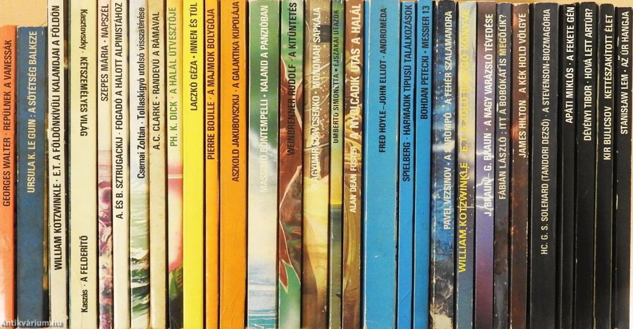 "30 kötet a Kozmosz Fantasztikus Könyvek sorozatból (nem teljes sorozat)"