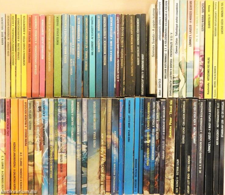 "70 kötet a Kozmosz Fantasztikus Könyvek sorozatból (nem teljes sorozat)"