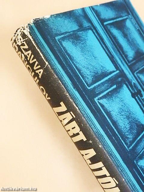 Zárt ajtók mögött