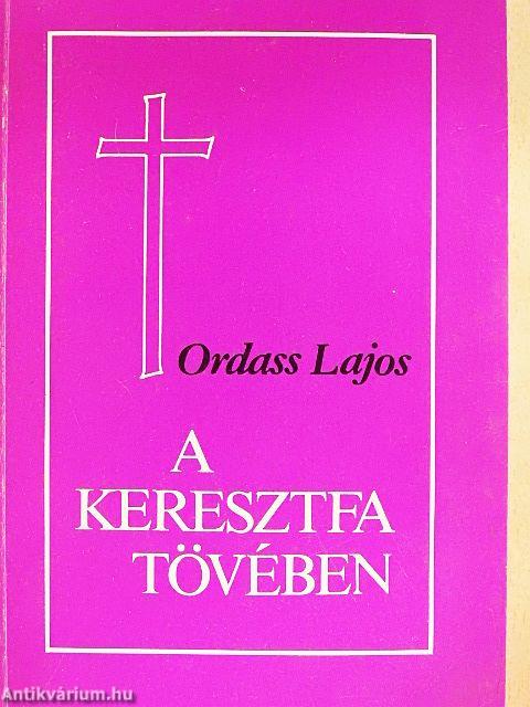 A keresztfa tövében