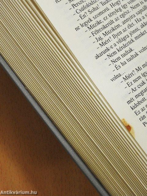 Két hazában hontalan