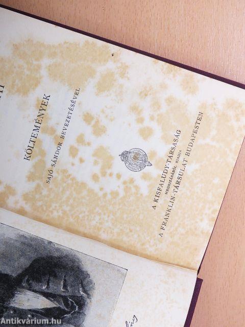 "40 kötet háború előtti szépirodalmi mű"