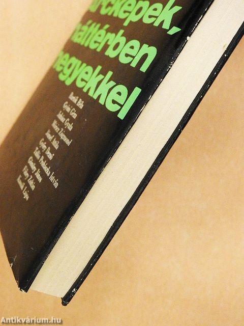 Arcképek, háttérben hegyekkel