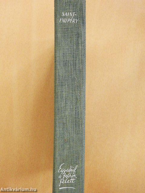 Egyedül a felhők felett