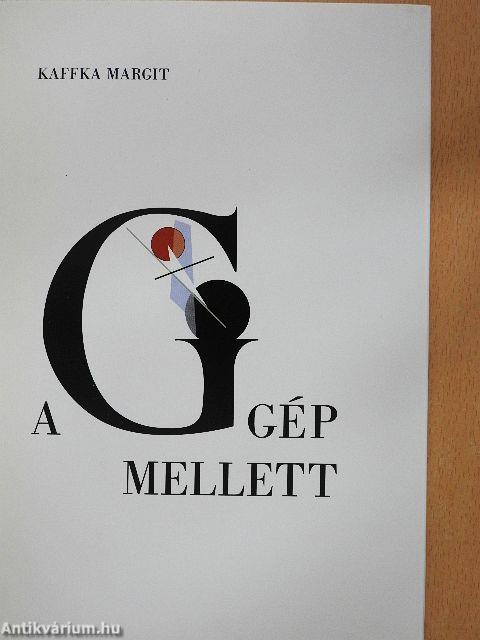 A gép mellett
