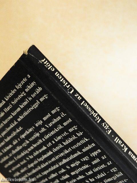 Egy lépéssel az Úristen előtt