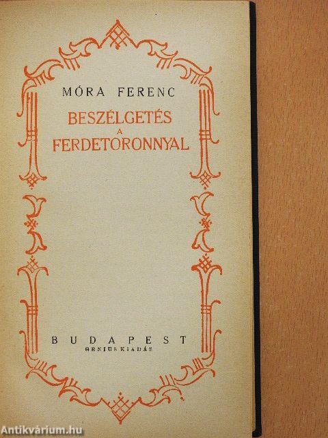 Beszélgetés a ferdetoronnyal