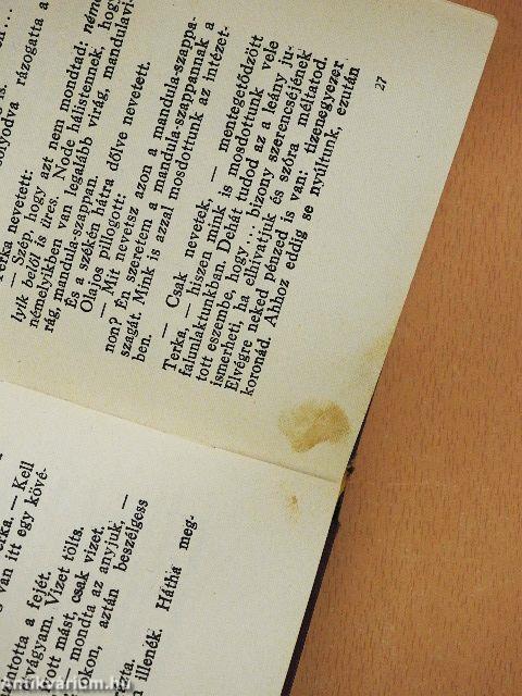 Julcsa kutja/Leánynézőben