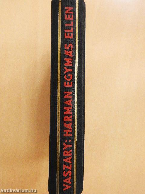 Hárman egymás ellen