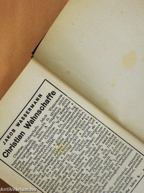 Hárman egymás ellen