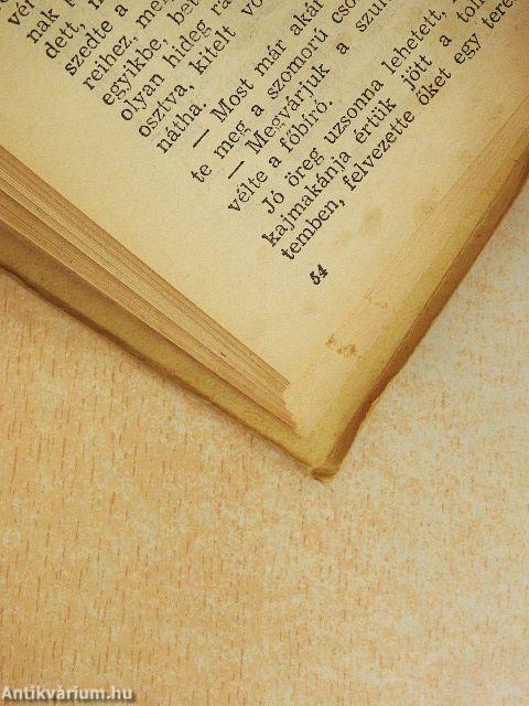 A beszélő köntös/Az eladó birtok