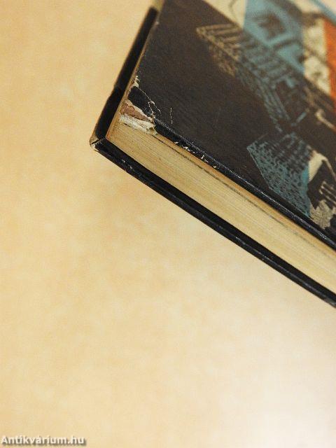 Piramisok-paloták-panelházak