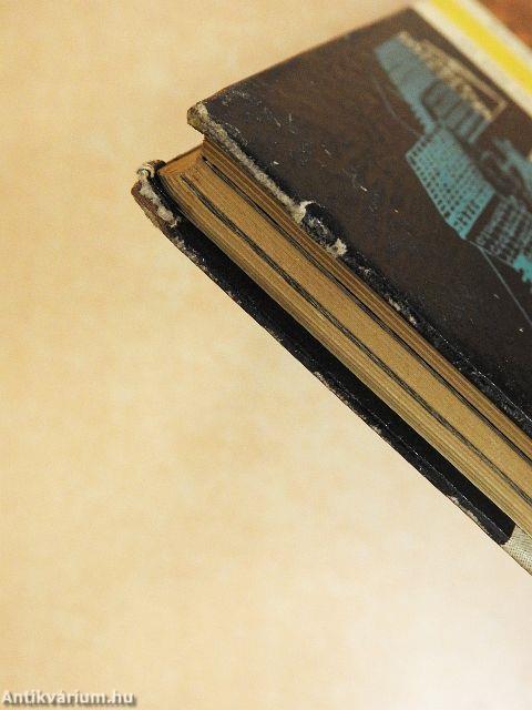 Piramisok-paloták-panelházak