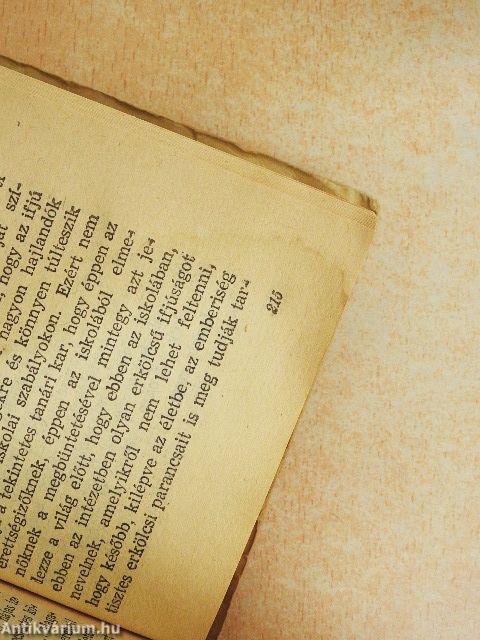 Az Isten háta mögött