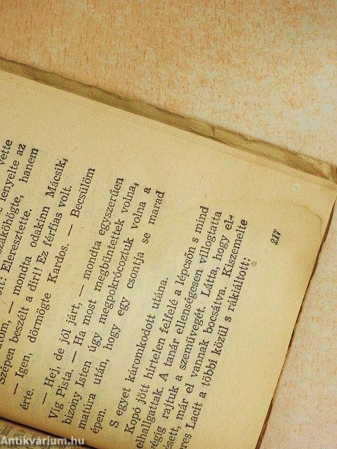 Az Isten háta mögött