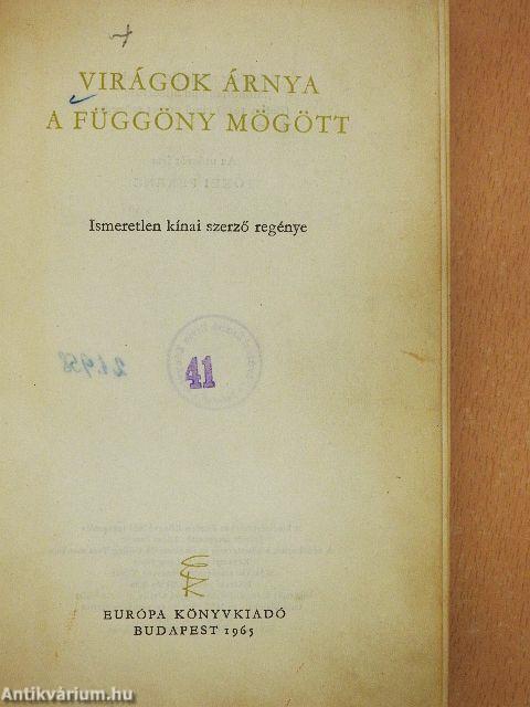 Virágok árnya a függöny mögött