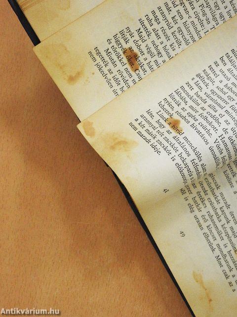 Virágok árnya a függöny mögött