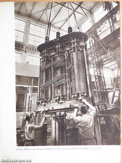 Épül szocialista hazánk