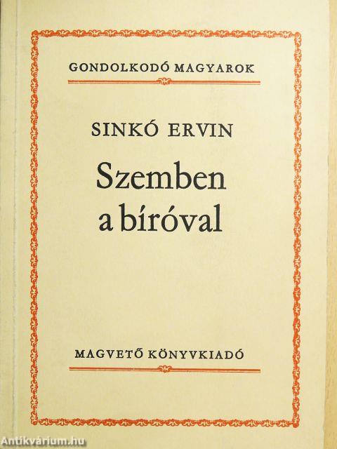 Szemben a bíróval