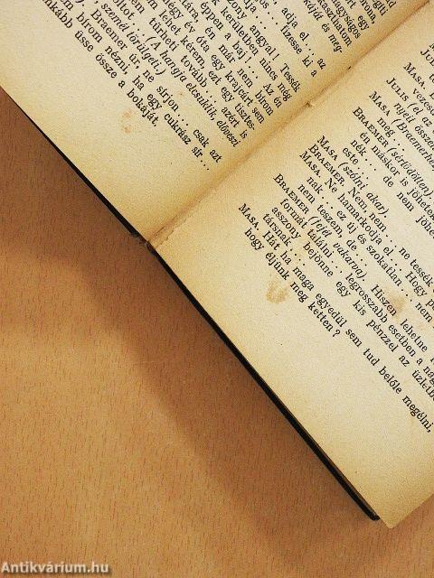 A kis cukrászda/Arcok és álarcok/A tündérlaki lányok