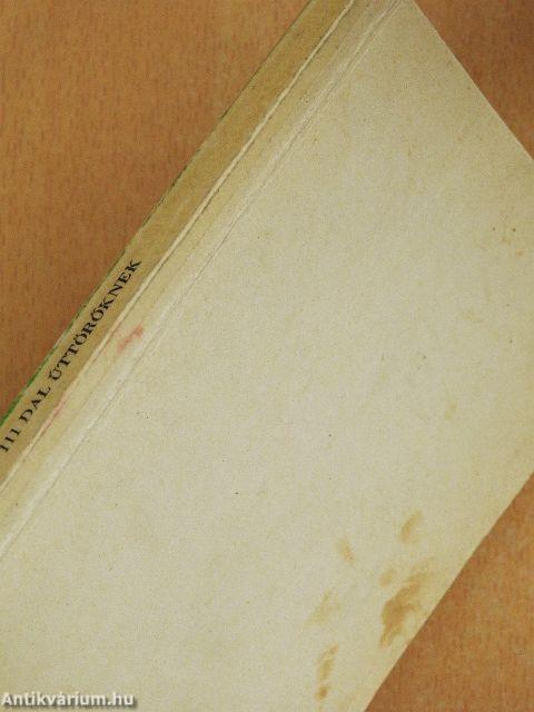 111 dal úttörőknek