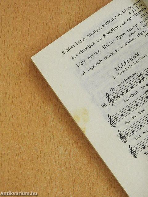 111 dal úttörőknek