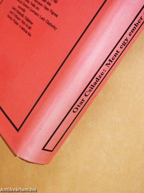 Ment egy ember az úton