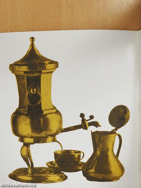 Régi kávéfőzők, darálók és kávéskészletek