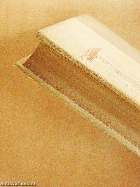 Pernyét hord a szél