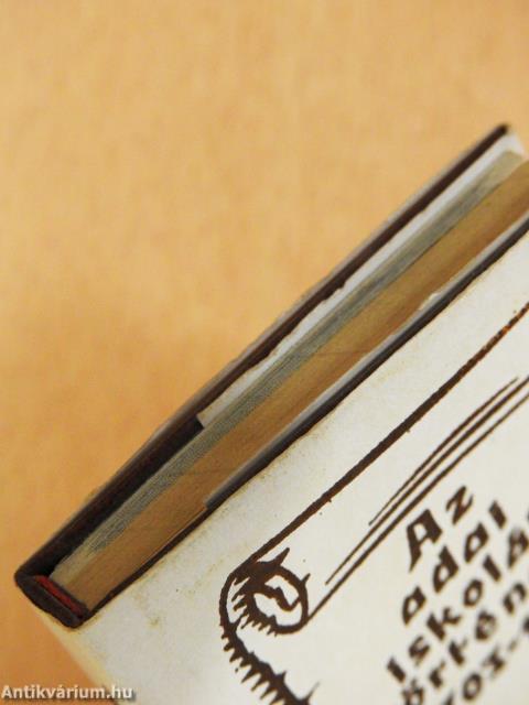 Az adai iskolák története (minikönyv)