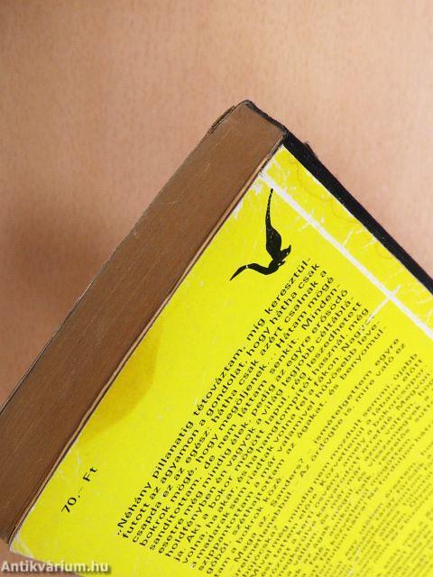 A Karvaly árnyékában