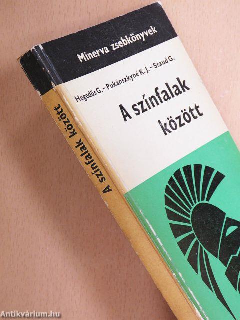 A színfalak között