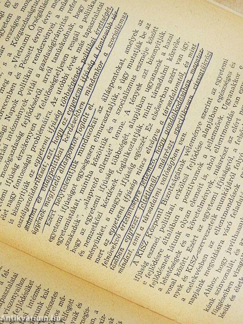 Vajó Péter elvtársnak, a KISZ KB titkárának beszámolója a KB 1966. október 5-i ülésén