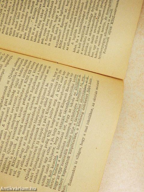 A KISZ KB határozata az ifjúsági és úttörőszövetség feladatairól az állami oktatás helyzetével és továbbfejlesztésével foglalkozó MSZMP KB határozat végrehajtásában