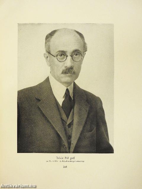 A százéves Nemzeti Szinház (rossz állapotú)