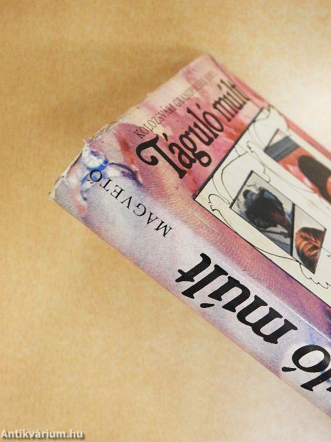 Táguló múlt/A család hívó szava/A könyvtár