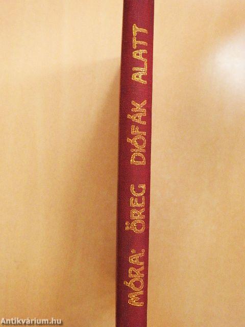 Öreg diófák alatt