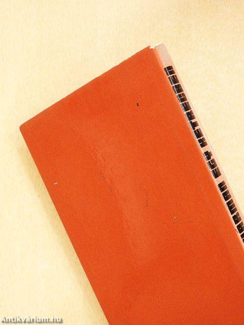 Hárman egy ketrecben