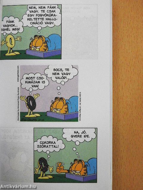 A meccs alatt ásító fiú