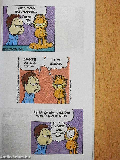 A meccs alatt ásító fiú