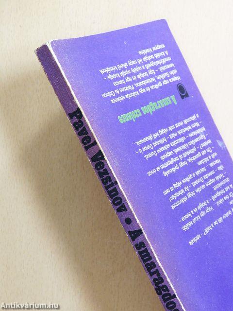 A smaragdos szelence