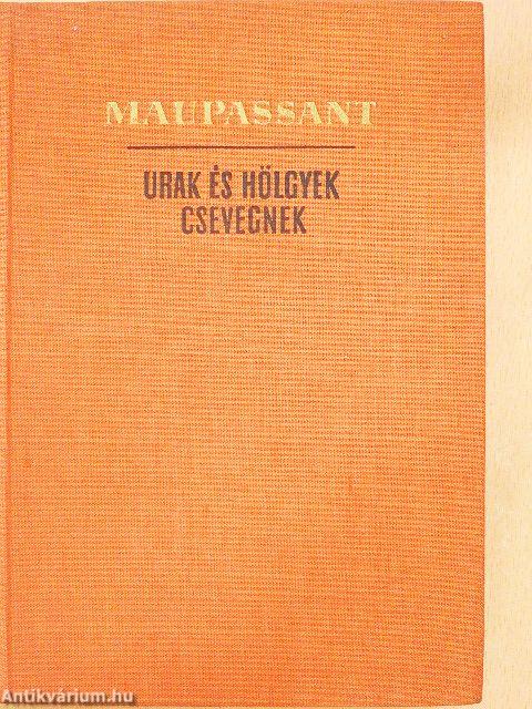 Urak és hölgyek csevegnek