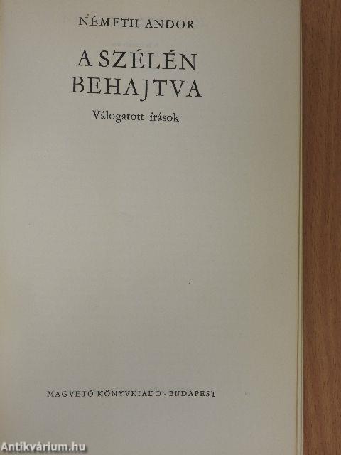 A szélén behajtva